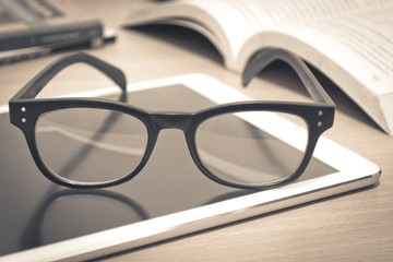 【中南财经政法大学研究生招生简章,西南政法大学2026研究生招生简章】